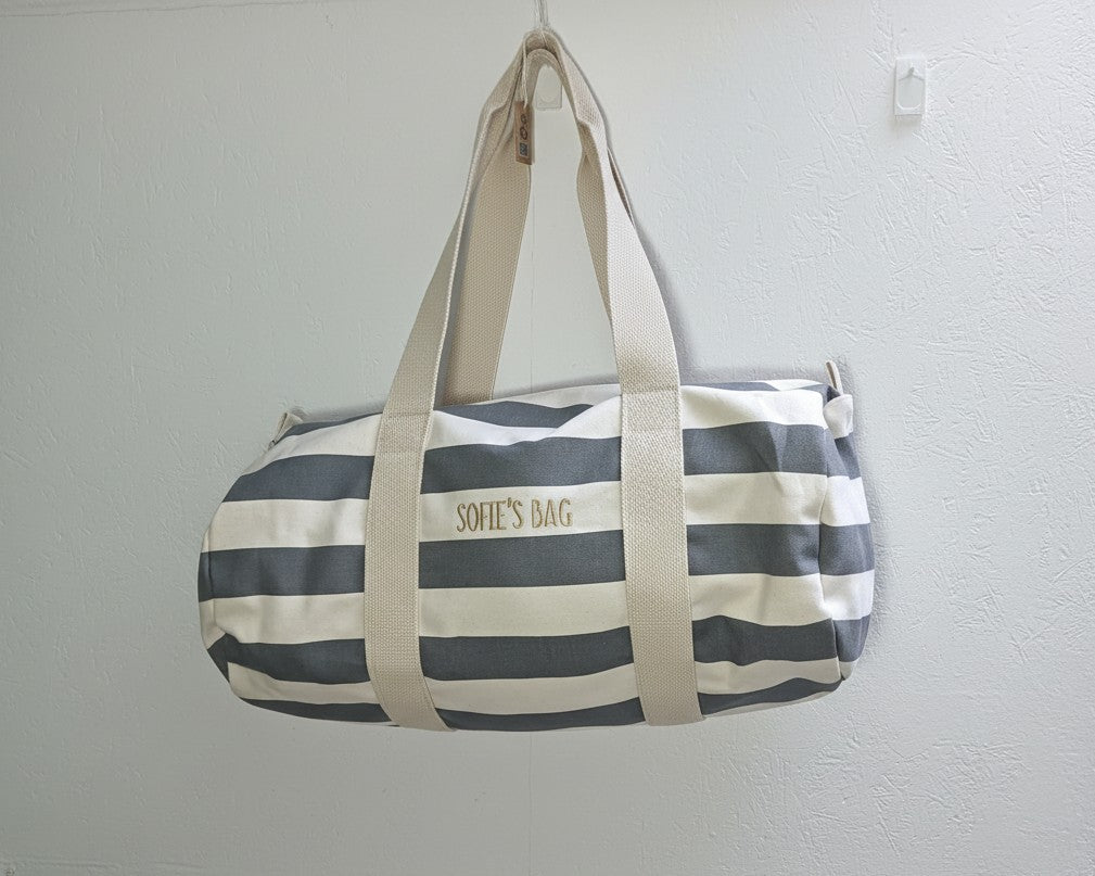 Strepen motief barrel Bag geborduurd met gepersonaliseerde tekst