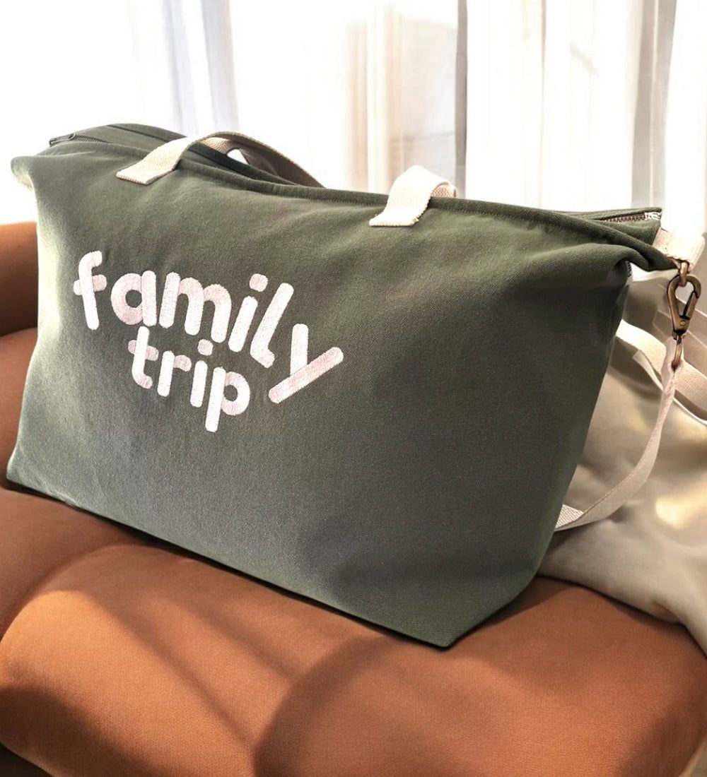 XL reistas van Hindbag met gepersonaliseerde tekst geborduurd voor een family trip