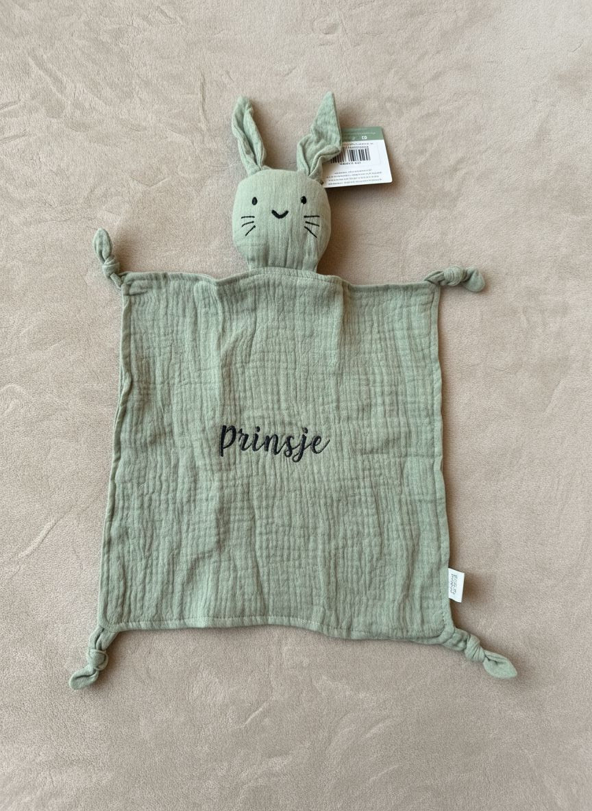 Gepersonaliseerd geboorte knuffeldoekje geborduurd met naam baby
