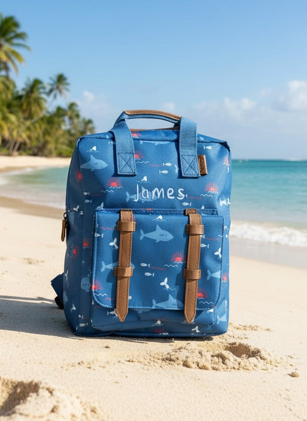 Gepersonaliseerde kinder rugzak met haaien en geborduurde naam