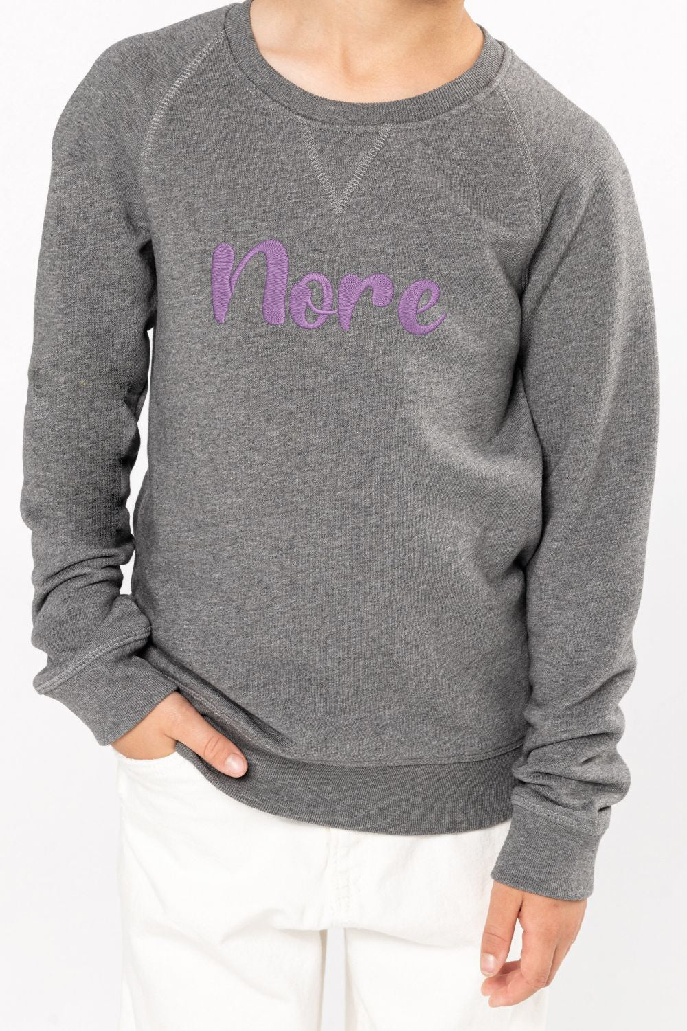 Sweater stijlvol geborduurd met de naam van een meisje