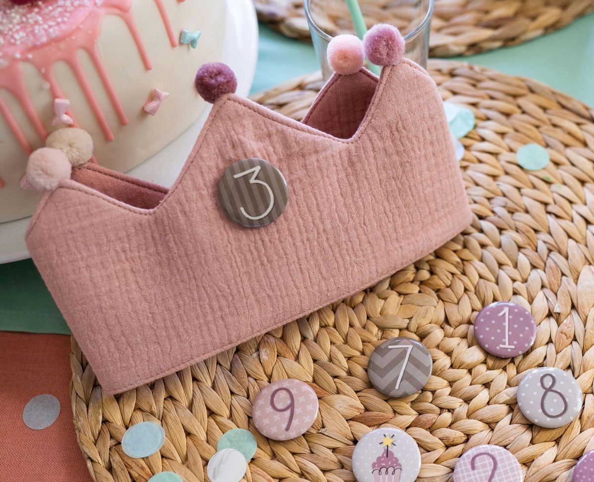 Pastel Roze Mousseline verjaardagskroon met Verwisselbare Cijfers