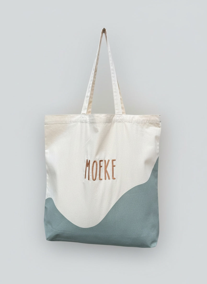 Gepersonaliseerde tas voor mama of oma met geborduurde tekst moeke