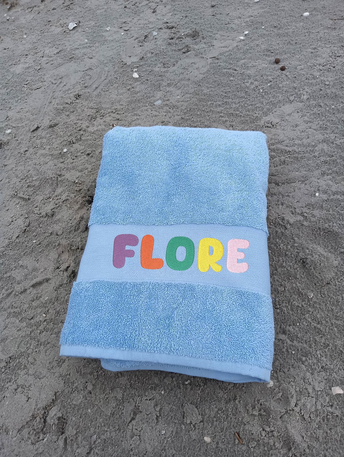 Handdoek -  Kleurrijke naam - Geborduurd
