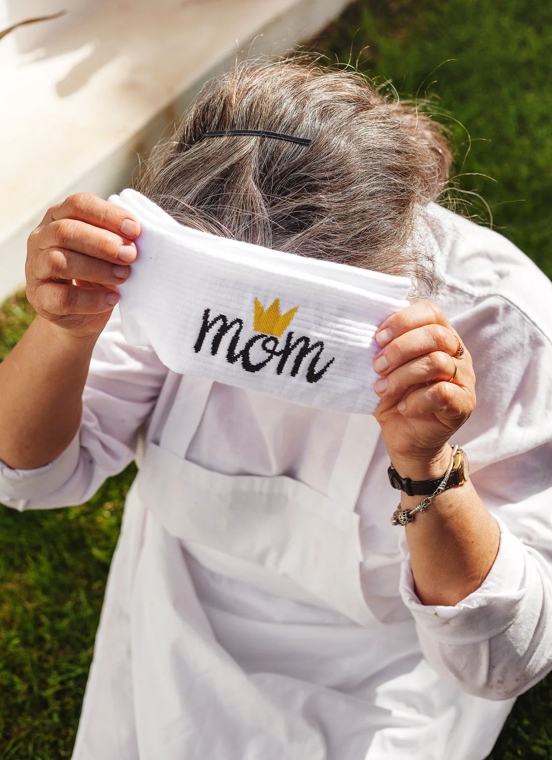 Tennis sokken voor een mama met als opdruk mom en een kroontje