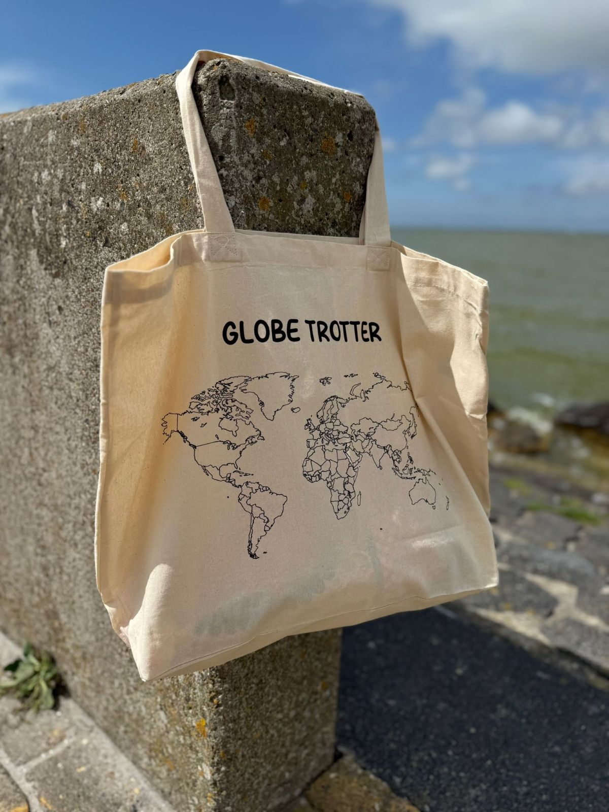 Totebag bedrukt met een wereldkaart om je bestemmingen in te kleuren